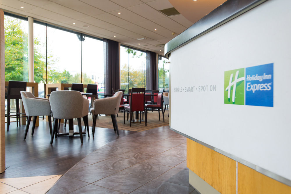 Holiday Inn Express Bath, An Ihg Hotel Exterior foto